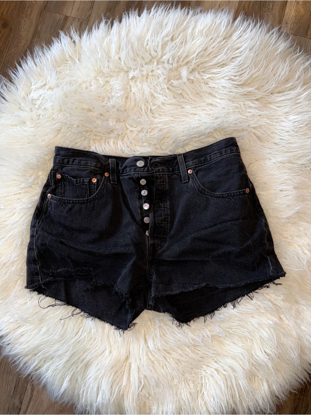 🍃 LEVI’S // Classic High-Waisted Denim Cut-Off Shorts // Black